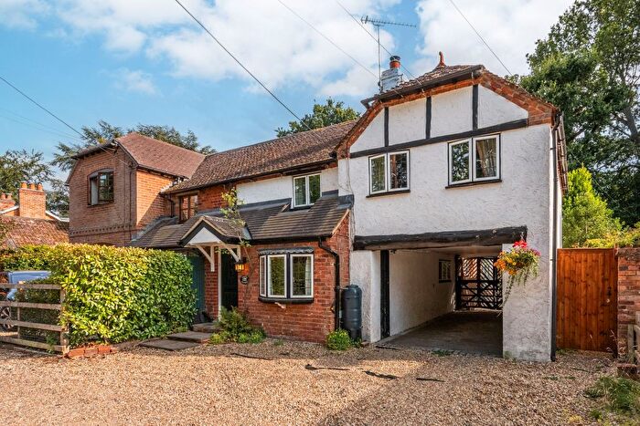 3 Bedroom Cottage For Sale In Plover Lane, Eversley, RG27