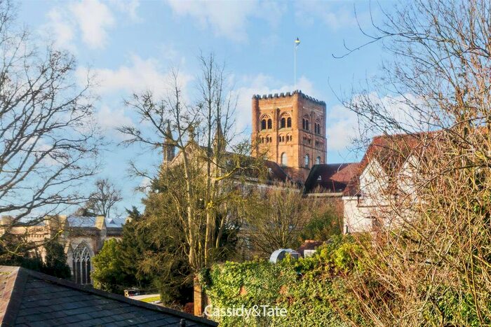 1 Bedroom Flat To Rent In Holywell Hill, St.Albans, AL1