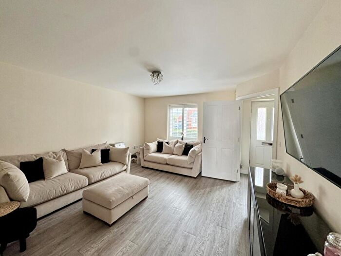 3 Bedroom End Of Terrace House For Sale In Alder Wynd, Silsoe, MK45