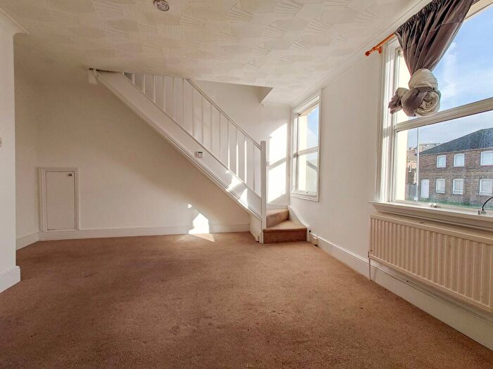 2 Bedroom Maisonette To Rent In Queens Park Road, Brighton, BN2