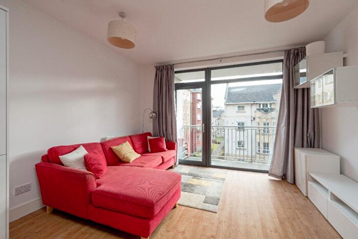 3 Bedroom Flat To Rent In Hopetoun Street, New Town, Edinburgh, EH7