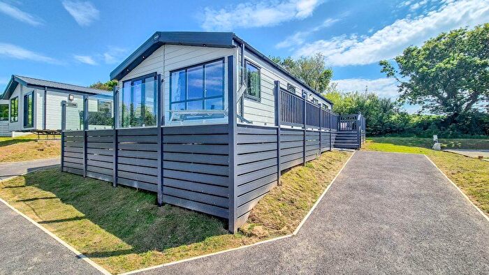 3 Bedroom Park Home For Sale In Hedley Wood Holiday Park, EX22