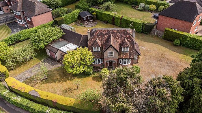3 Bedroom Detached House For Sale In Gilhams Avenue, Banstead, SM7