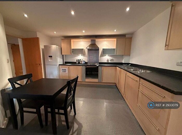 2 Bedroom Flat To Rent In Gilbert House, Salford, M5