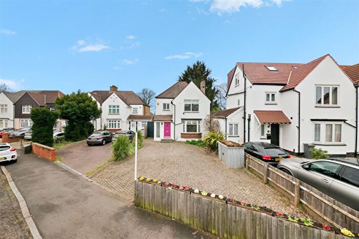 3 Bedroom Detached House For Sale In Sutton Road, Heston, TW5
