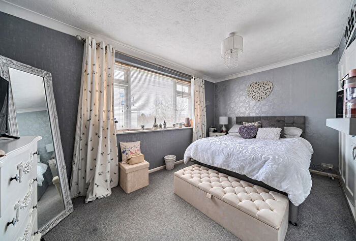 2 Bedroom Maisonette For Sale In Culvers Avenue, Carshalton, SM5