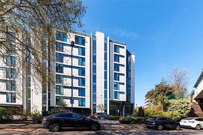 2 Bedroom Property For Sale In Colonial Drive, London, W4