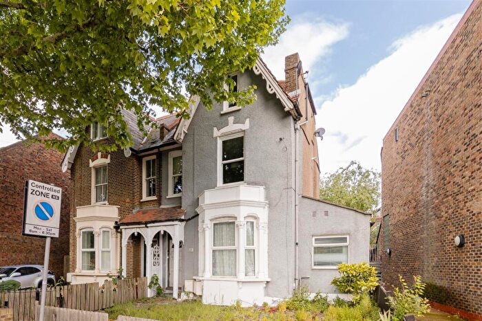 2 Bedroom Flat For Sale In Palmerston Road, Walthamstow, E17
