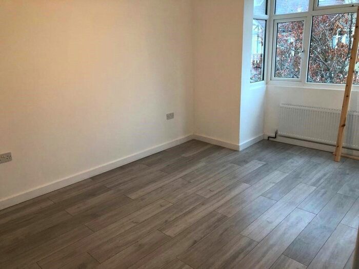 4 Bedroom Semi-Detached House To Rent In Hanson Gardens, Southall, Greater London UB1