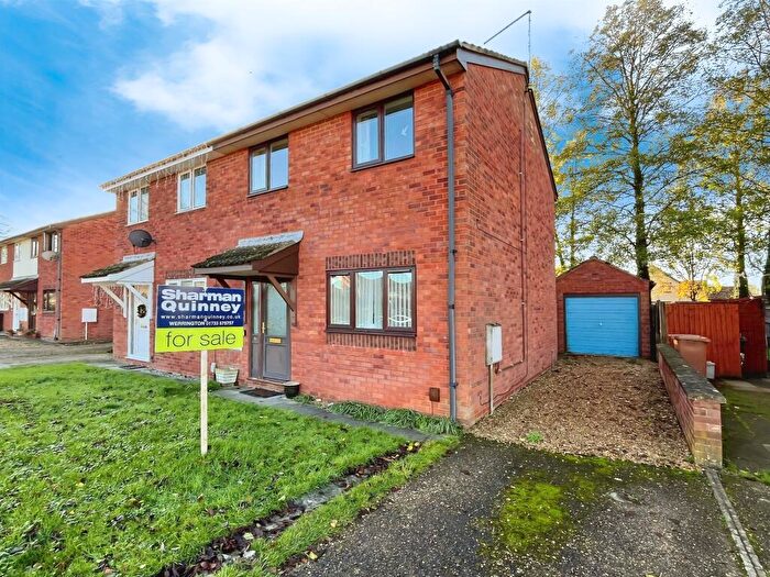 3 Bedroom Semi Detached House For Sale In Partridge Grove, Peterborough, PE4