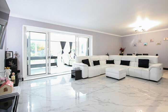 4 Bedroom Link Detached House For Sale In Colnbrook, SL3