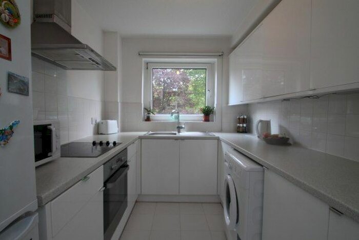1 Bedroom Flat To Rent In Westmoreland Drive, Sutton, SM2