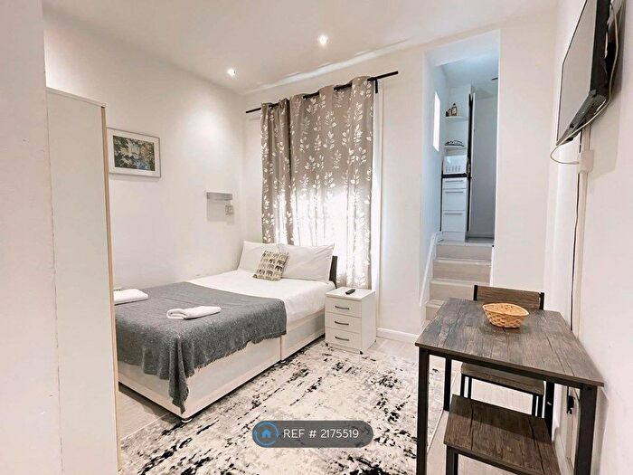 Studio To Rent In Floor, London, SW5