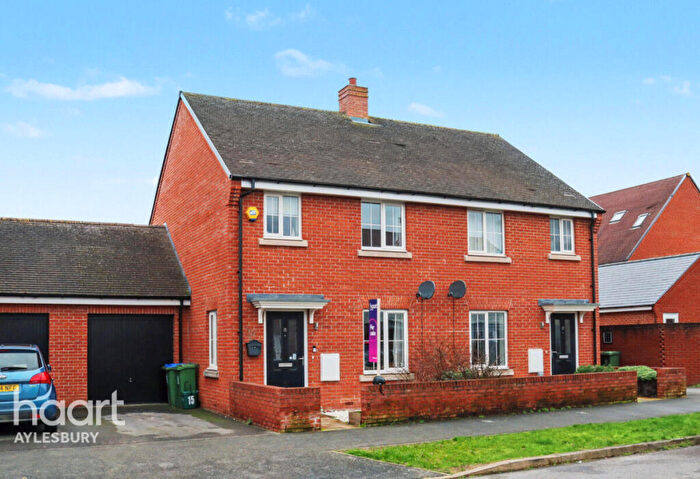 3 Bedroom Semi-Detached House For Sale In Laxton Road, Aylesbury, HP18