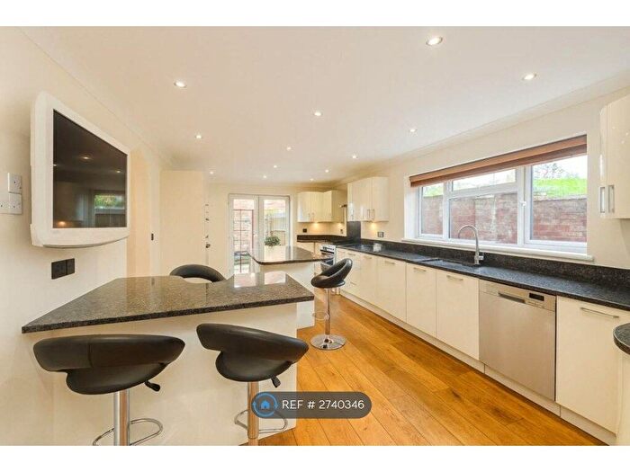 4 Bedroom Semi-Detached House To Rent In Downley, High Wycombe, HP13