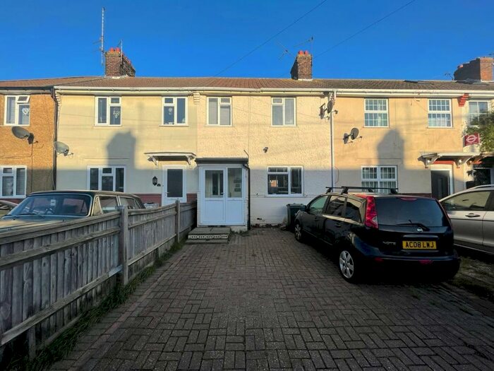 3 Bedroom Terraced House To Rent In Southern Road, BN22