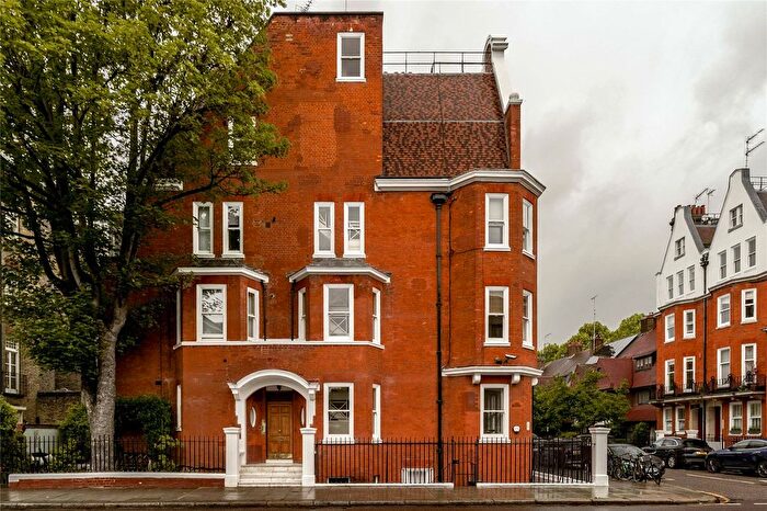 3 Bedroom Flat To Rent In Ormonde Gate, Chelsea, SW3