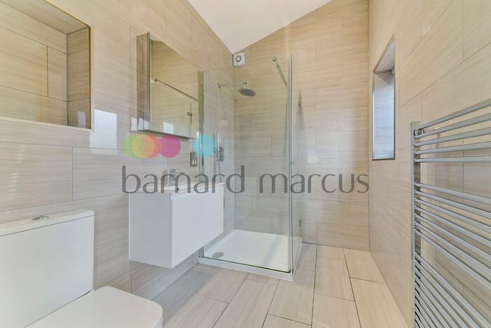 3 Bedroom Property To Rent In Thorncliffe Road, London, SW2