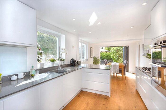 5 Bedroom Semi-Detached House To Rent In Highdown Road, Hove, BN3