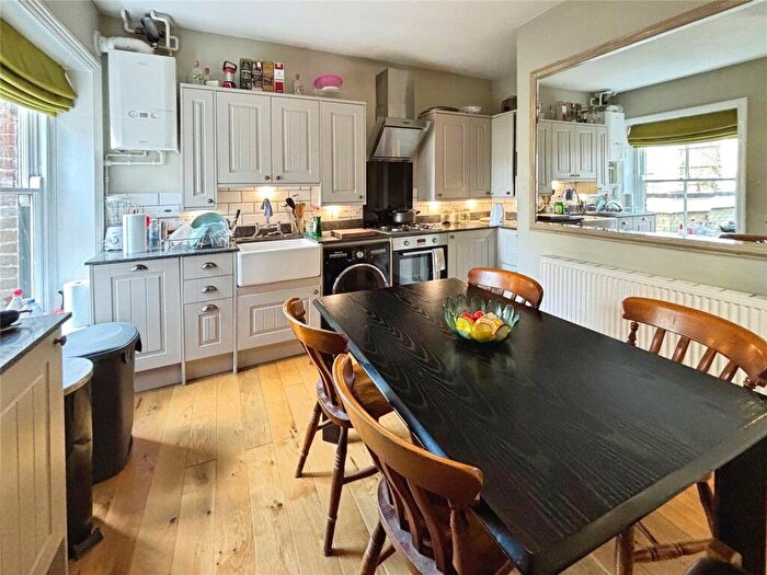 2 Bedroom Apartment For Sale In Market Square, Bicester, Oxfordshire, OX26