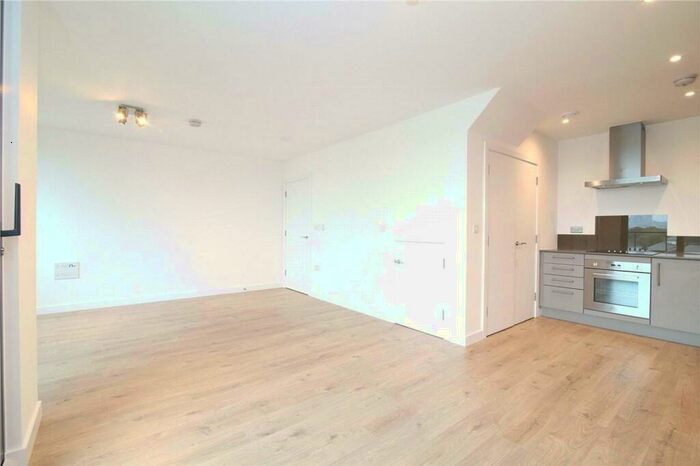 3 Bedroom Flat To Rent In Rotherhithe New Road, South Bermondsey, London, SE16