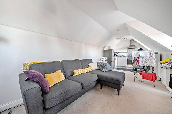 2 Bedroom Flat For Sale In North Street, Bedminster, BS3