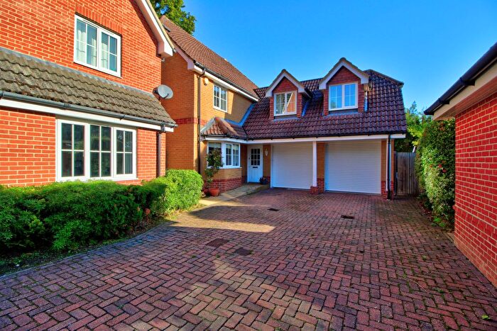 5 Bedroom Detached House For Sale In Evesham Place, Wokingham, RG41