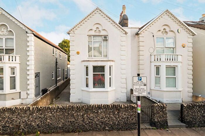 3 Bedroom Semi Detached House For Sale In Trevelyan Road, Tooting, SW17