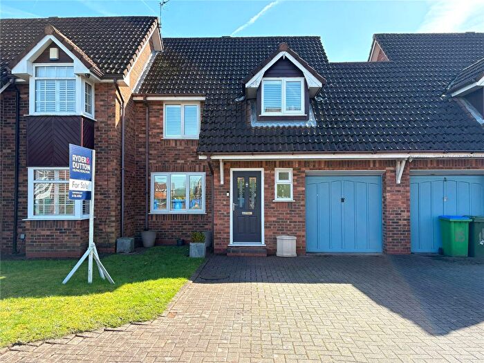 3 Bedroom Town House For Sale In Copthorne Close, Heywood, Greater Manchester, OL10