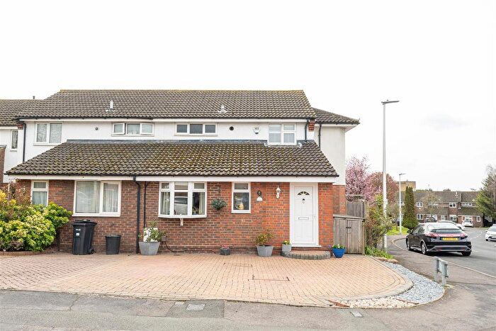 3 Bedroom Property For Sale In Cairns Avenue, Woodford Green, IG8