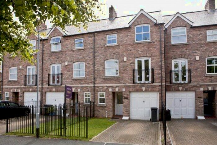 5 Bedroom Town House To Rent In North Grange Court, York, YO30