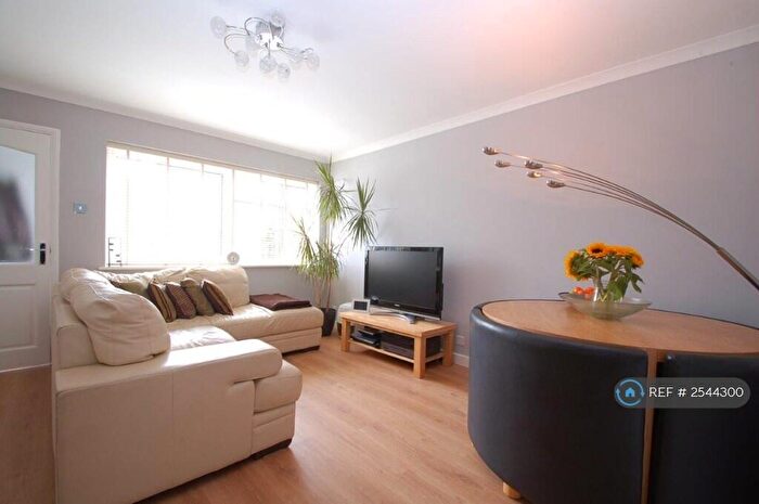 1 Bedroom Maisonette To Rent In Willowhayne Drive, Walton-On-Thames, KT12