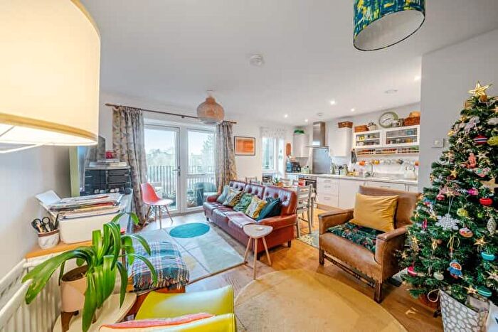 2 Bedroom Flat For Sale In Harefields, Oxford, Oxfordshire, OX2