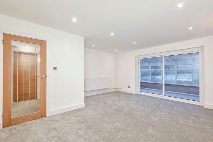 2 Bedroom Semi-detached Bungalow For Sale In Lavinia Avenue, Watford, WD25