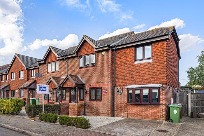 3 Bedroom End Terrace House For Sale In Charlotte Close, Bexleyheath, DA6