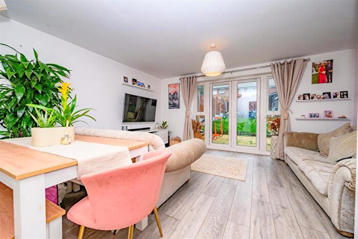 3 Bedroom Semi-Detached House For Sale In Woodwhite Way, Hemel Hempstead, HP2