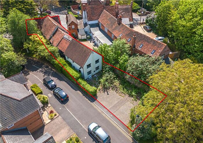 Terraced House For Sale In High Street, Twyford, RG10