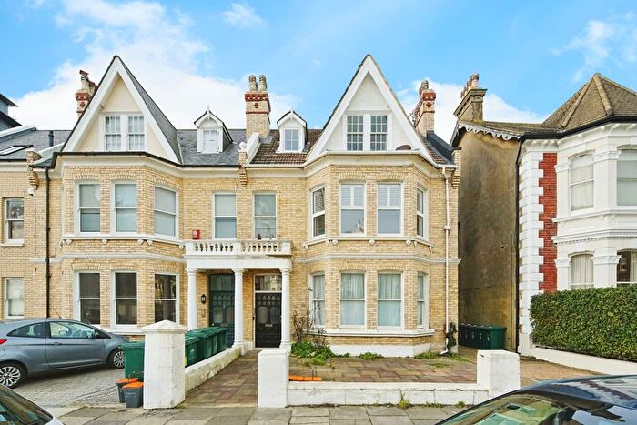 1 Bedroom Flat To Rent In Sackville Gardens, Hove, East Sussex, BN3