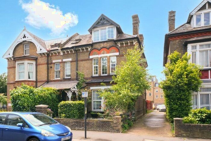 5 Bedroom Semi-Detached House To Rent In St Andrews Road, Enfield, EN1