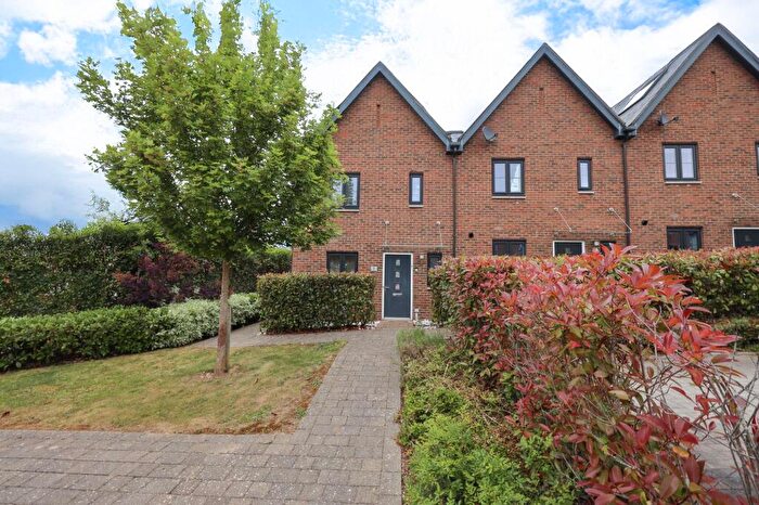 4 Bedroom End Of Terrace House For Sale In Terracotta Lane, Burgess Hill, RH15