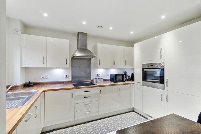 2 Bedroom Flat To Rent In Oasthouse Drive, Horndean, Waterlooville, PO8