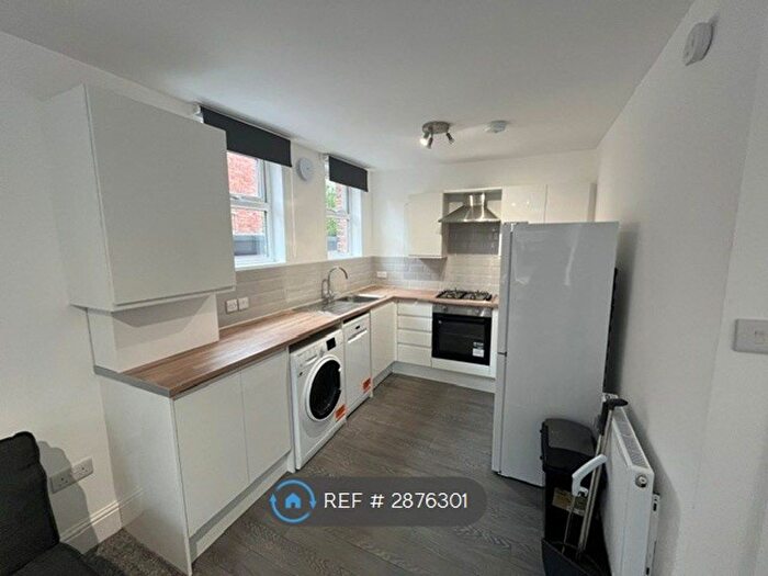 1 Bedroom Flat To Rent In Northen Grove, Manchester, M20