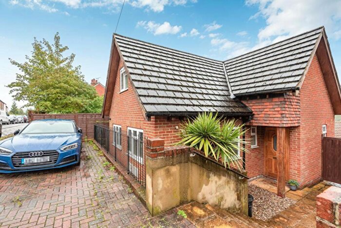 2 Bedroom House To Rent In Bedroom Detached House In Caterham Valley, CR3