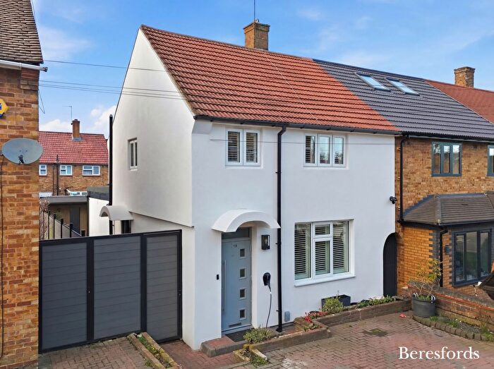 4 Bedroom End Terrace House For Sale In Barnstaple Road, Romford, RM3