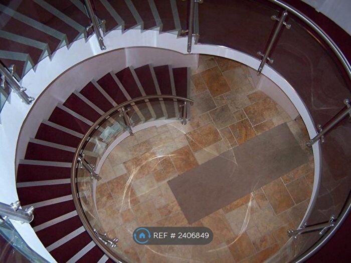2 Bedroom Flat To Rent In Islington Grove, Monkston Park, Milton Keynes, MK10
