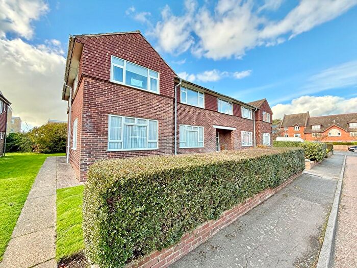 2 Bedroom Flat For Sale In Mayfield Way, Bexhill-On-Sea, TN40