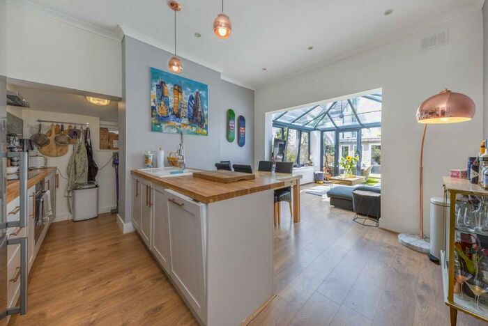 2 Bedroom Flat To Rent In Nimrod Road, London, SW16