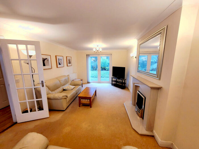 4 Bedroom Mews To Rent In Lock Keepers Mews, M27