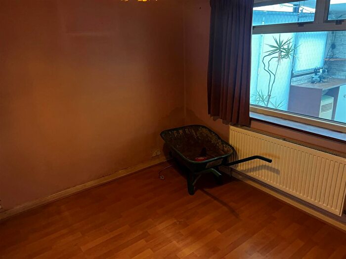 2 Bedroom Bungalow For Sale In Bourne Avenue, Hillingdon, Uxbridge, UB8