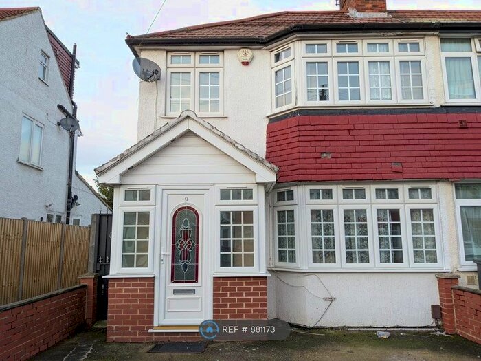 3 Bedroom Semi-Detached House To Rent In Byward Avenue, Feltham TW14